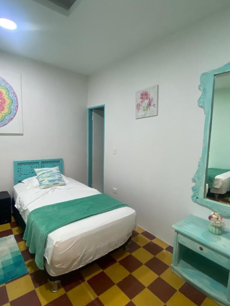 Bed and Breakfast Casa Renacer Картахена Номер фото